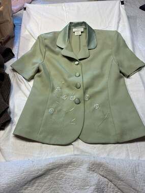 Pride & Joy Vintage Sage Green Floral Embroidered Short Sleeve Blazer Top Size 6